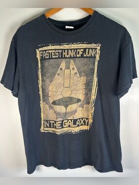 Star Wars Millennium Falcon Graphic T-Shirt Size M Lucas Films Spaceship Retro
